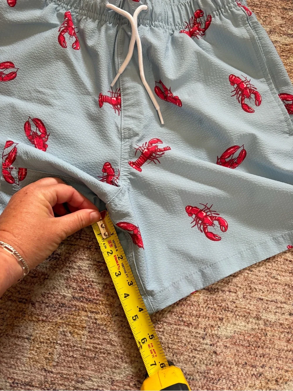 Hollister Men's Mid-Thigh Seersucker Lobster Swim Shorts Lined Small Blue & Red